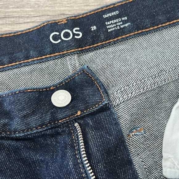SOLD COS Arch Jeans - Tapered, Size 28 - Picture 6 of 6